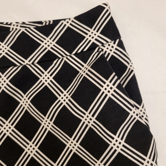 Express Columnist Black & White Diamond Print Pants Size 4R - Picture 8 of 14